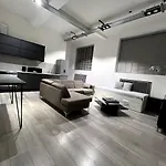 Modern 2Bed Warehouse Conversion Apartment For 6 People - London