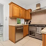 Exceptional 4 Bedroom House Paddington Station!