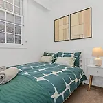 Exceptional 4 Bedroom House Paddington Station!
