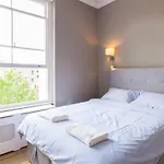Modern Flat On Charming Warwick Avenue