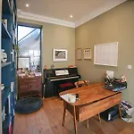 Stunning 5-Bedroom House In The Heart Of London