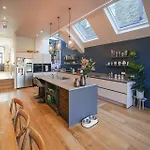 Stunning 5-Bedroom House In The Heart Of London