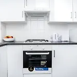 Cosy 2 Bedroom Apt By Ls2G Short Lets & Serviced Accommodation Greater London
