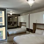 1-Bed Apt Sleeps 4 Central To Shops & Transport