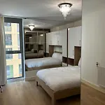1-Bed Apt Sleeps 4 Central To Shops & Transport