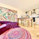 London\'s East End 2 Bedroom Apartment