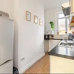 Camden Apartment - 10 Percent Reduced From Restaurant Bill