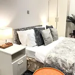 Monroe - Central London Studio In Prime Location