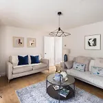 10 Mins Walk To The Oval, The Kennington Retreat