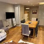 Spacious Flat With South Facing Garden