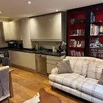 Spacious Flat With South Facing Garden