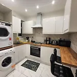 Marvellous Property For 8 People In Battersea - Zone 1, 3 Min Walking From The Main Station