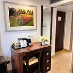 Central En-Suite Twin Room For 4, 203