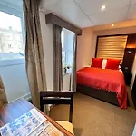 Central En-Suite Twin Room For 4, 203