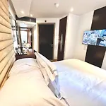 Central En-Suite Twin Room For 4, 203