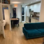Modern Flat In Bromley By Bow