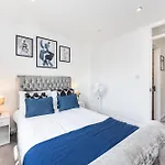 Stylish London Stay 2 Bedroom House With Garden Free Parking Smart Tv Near Canary Wharf