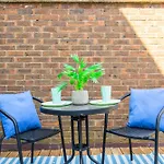 Stylish London Stay 2 Bedroom House With Garden Free Parking Smart Tv Near Canary Wharf