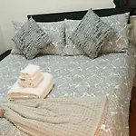 Bayswater One Bedroom Apartment