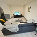 Bright 2 Bedroom Flat With Patio 10 Min To Camden Market