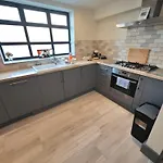 Bright 2 Bedroom Flat With Patio 10 Min To Camden Market