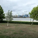 Modern Riverside 2 Bedroom Apt Sleeps 4 Woolwich Greater London