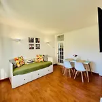 Vauxhall, River Thames, Big Ben Retreat, Central London Family Stay