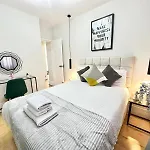 Bayswater Cosy 2 Bedroom Apartment