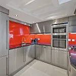 Cosy Flat In Central Mayfair