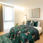 Sunrise City View Luxury Apartment With Balcony And Elevator