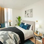 Sunrise City View Luxury Apartment With Balcony And Elevator