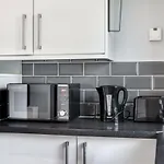 Luxury Tottenham Stadium Retreat - 2 Minute Walk To Stadium