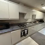 The Shamrock Sleek And Chic - Private Garden - Ground Floor - East London - Sleeps 6