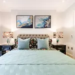 Super Lux 3 Bed Apartment By Mayfair