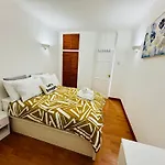 Vauxhall, River Thames, Big Ben Retreat, Central London Family Stay