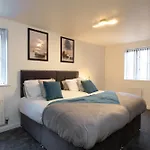 Modern Central London 4 Bed - Free Parking