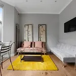 Queens Park 1 Bed Suite Sleeps 4 Ppl Ground Floor