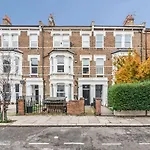 Queens Park 1 Bed Suite Sleeps 4 Ppl Ground Floor