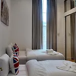 Cozy Apartment Sleep 5 In Berkely Bk3