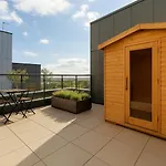 Bright 1-Bed Flat With Large Private Terrace - Streatham