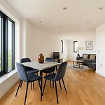 Bright 1-Bed Flat With Large Private Terrace - Streatham