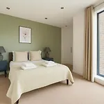 Bright 1-Bed Flat With Large Private Terrace - Streatham