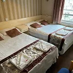 Warwick Road Rooms