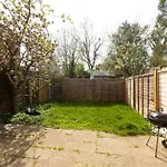 Serene 1Br Wimbledon Apt With Private Garden & Parking