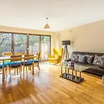 Serene 1Br Wimbledon Apt With Private Garden & Parking