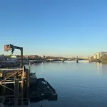 Chelsea House On The Thames
