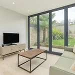 Peaceful Ground Floor Retreat With Garden