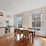 Huge 1 Bed Sleeps 4 De Lux Soho Fitzrovia Suite