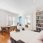 Huge 1 Bed Sleeps 4 De Lux Soho Fitzrovia Suite