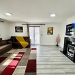 Spacious 3-Bed Home With Garden, Private Parking, Smart Tv\'S, Fast Wi-Fi